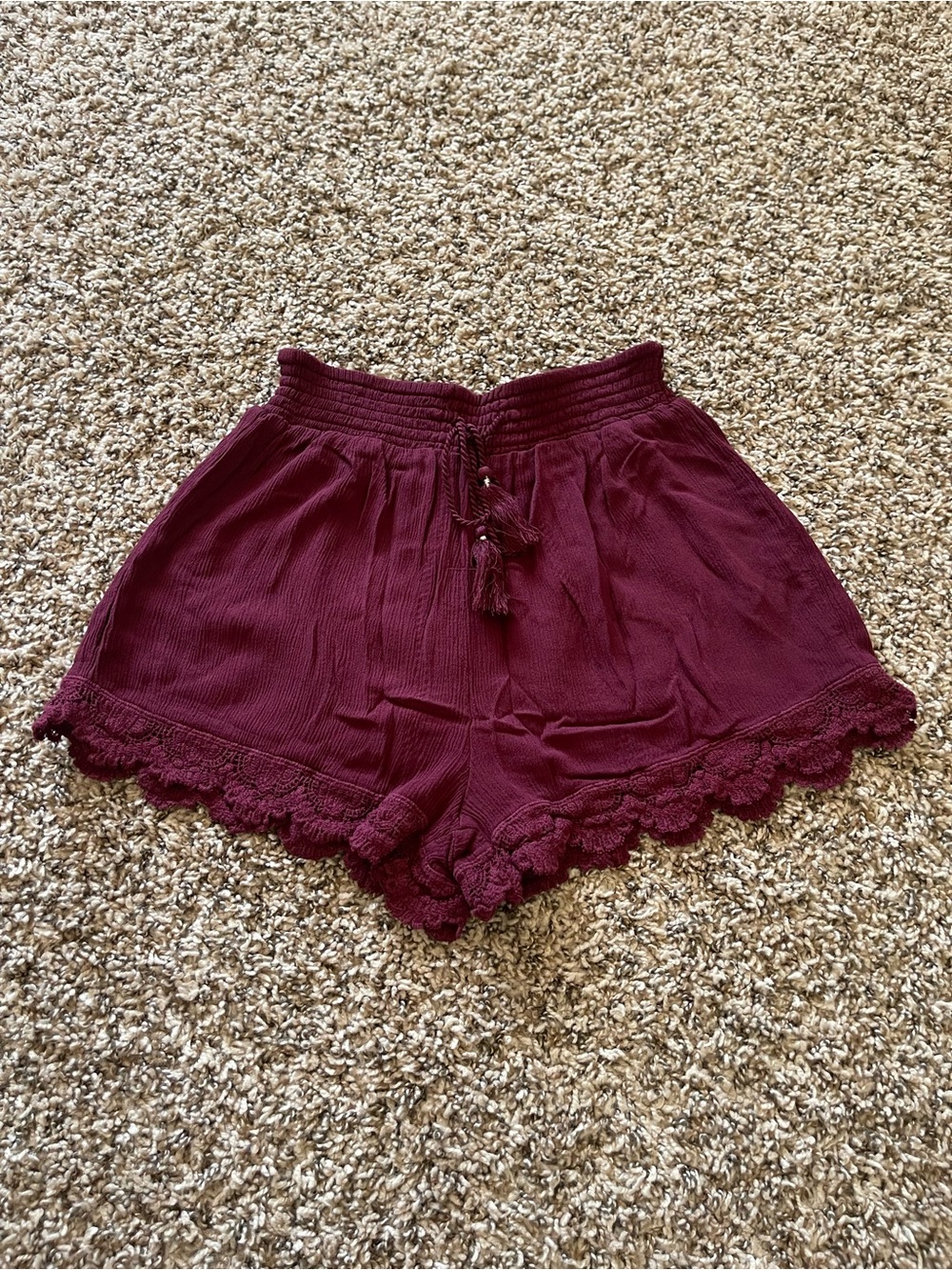 Mudd Maroon Boho Crochet Trim Shorts Size Medium Elastic Waist Tassel Tie